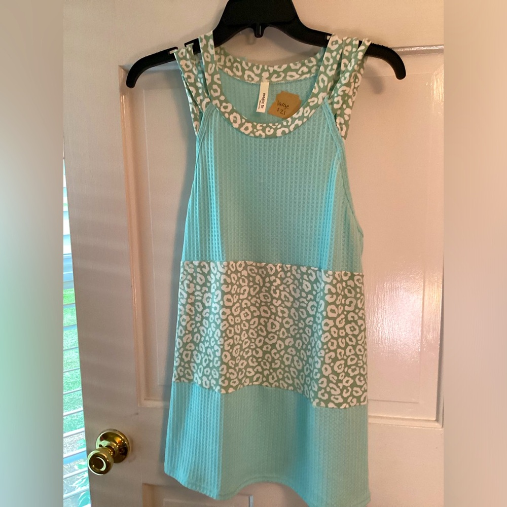 Magic Fit aqua blue and teal cheetah print sleeveless tank top